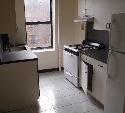 3rd image of 11714 Union Tpke APT Eb1