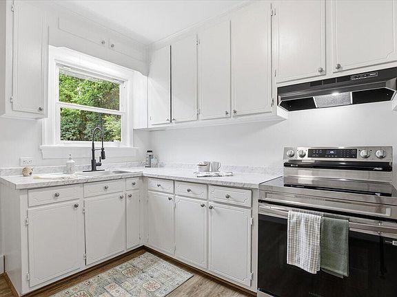 3rd image of 1313 Maple St