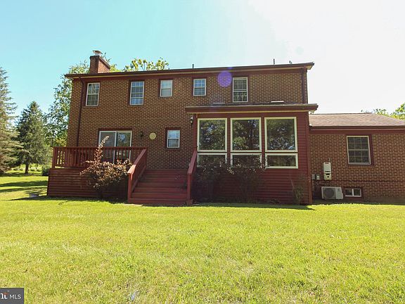 5th image of 11 Hickory Ln