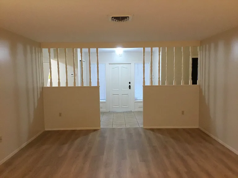 4518 Linwood St — Photo 5
