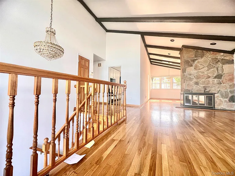12-14 Utopia Pkwy — Photo 4