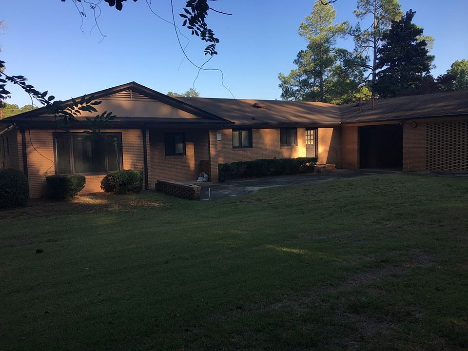 2nd image of 613 Regent Rd