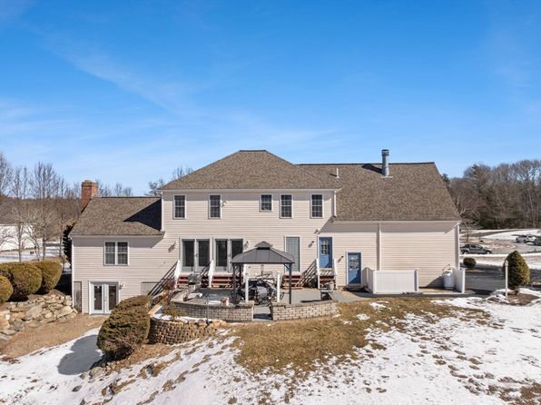 37 Nachaomet Rd, Lakeville, MA 02347