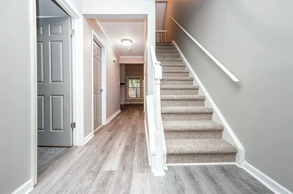 2 bed, 2.0 bath, 1319 sqft, $2,000 — Photo 2