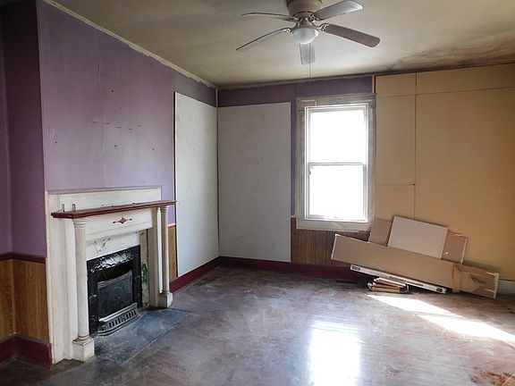 3rd image of 1321 Moore St