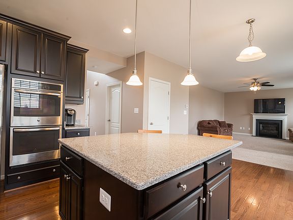 3rd image of 303 Five Forks Dr