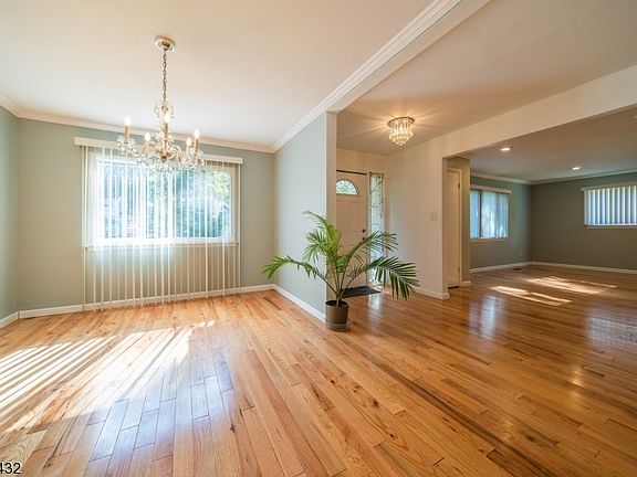 5th image of 17 Balmoral Dr