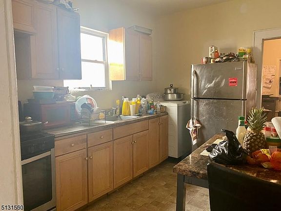 3rd image of 79 Aldine St Floor 2