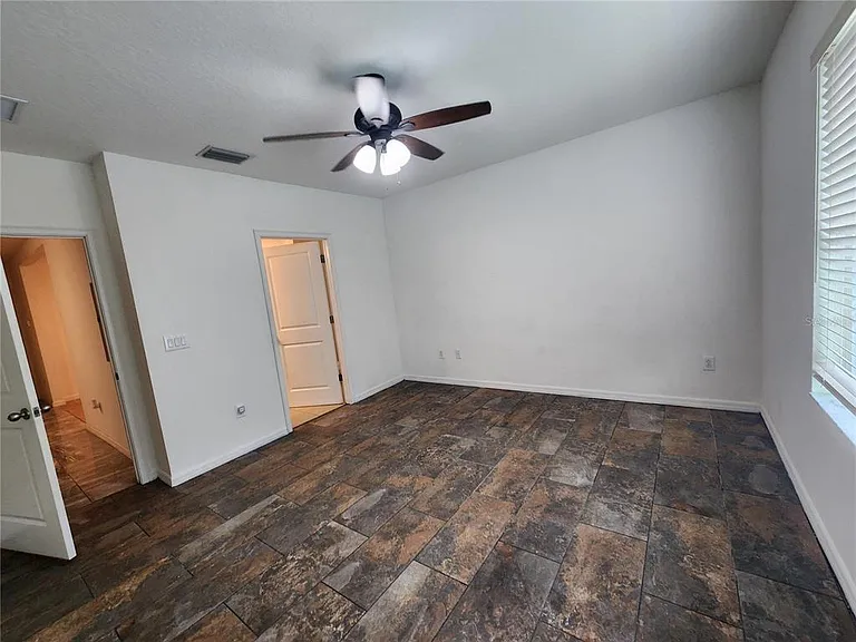 1112 Hillhurst Dr — Photo 26