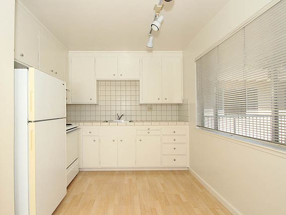 4th image of 562 Kendall Ave APT 40