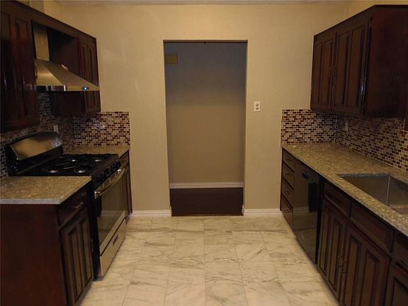 3rd image of 5014 Branch Hollow Dr