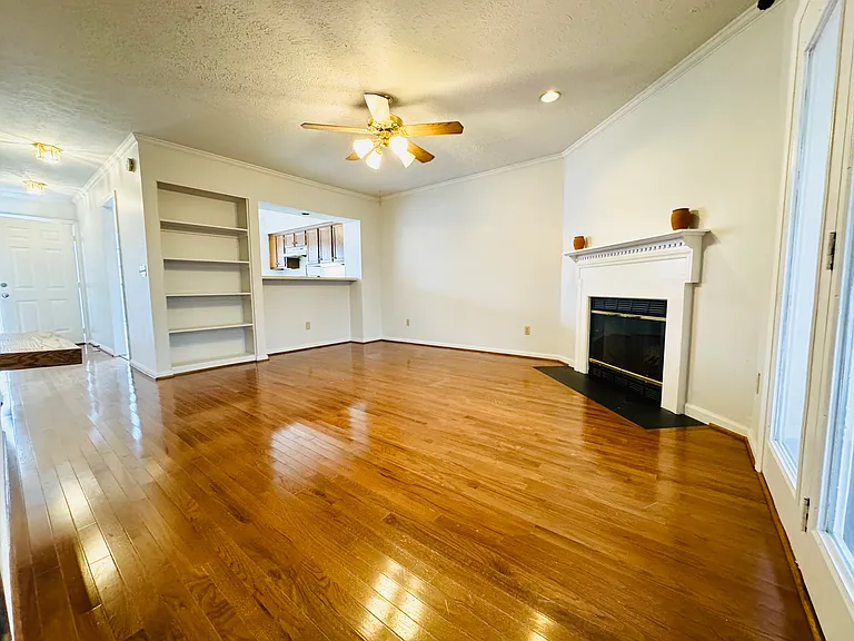466 Claircrest Dr — Photo 3