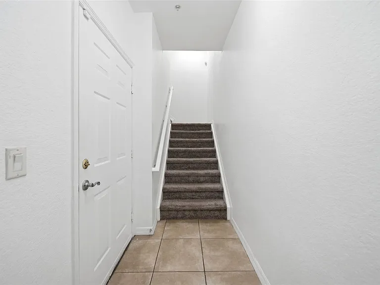 2532 Grand Central Pkwy #8 — Photo 6