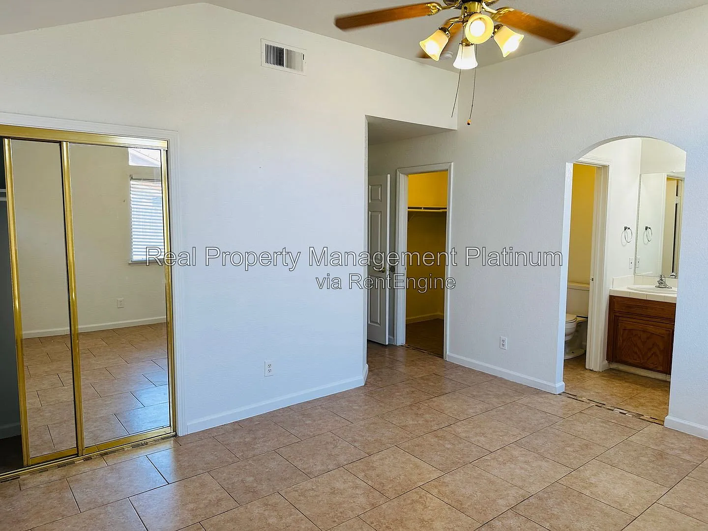 3 bed, 2.0 bath, 1231 sqft, $2,150 — Photo 4