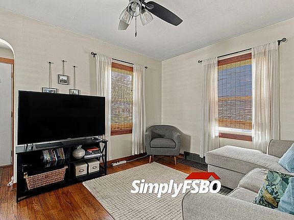 4th image of 2421 33rd St