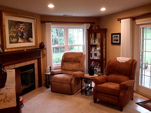 Living Room with Gas Firepla