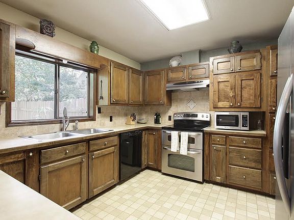 Kitchen / abundant storage
