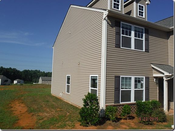 5th image of 3307 Pikes Peak Dr