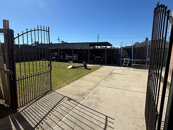 5th image of 2816 Destrehan Ave
