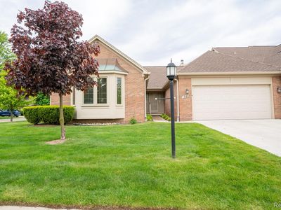 1592 Country Dr, Trenton, MI, 48183