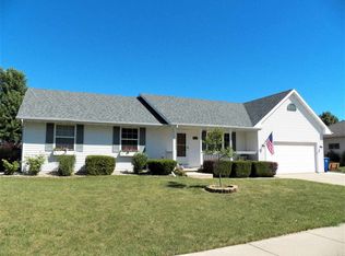 1021 Tanager Trl, De Pere, WI 54115