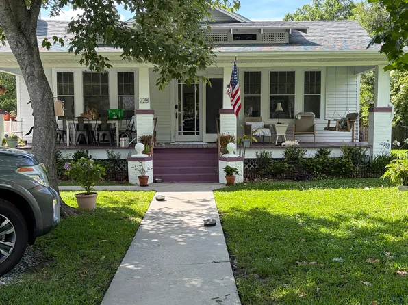 228 Lafitte St, Mandeville, LA 70448