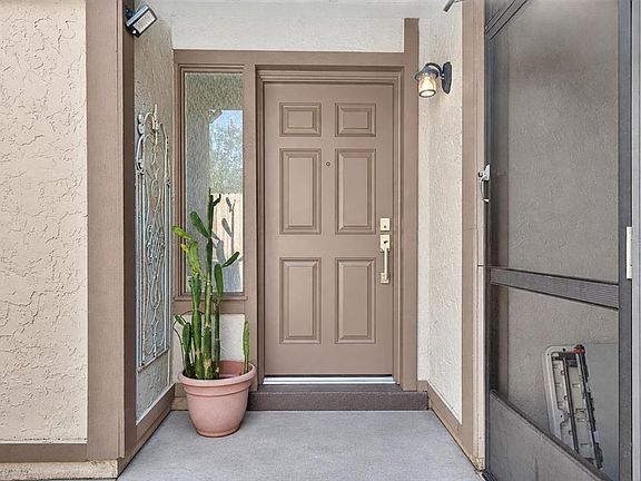 4th image of 810 HUNTERS COURT