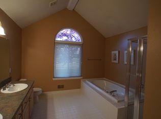 19573 Mill Pond Dr, Macomb, MI 48044