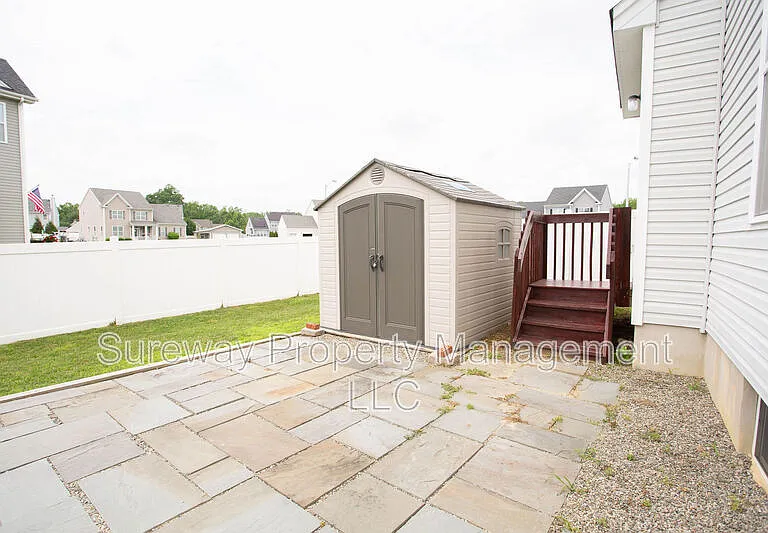 1 Tweentown Close — Photo 44