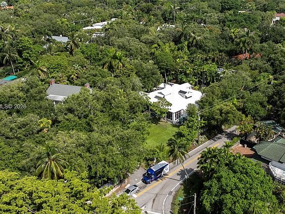 5th image of 1701 S Bayshore Dr