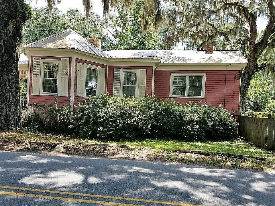 2nd image of 501 Parkersburg Rd