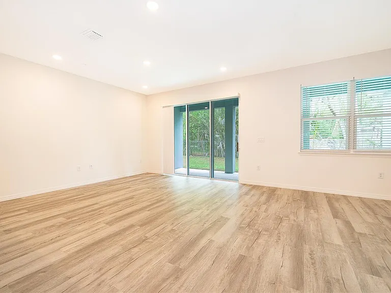 5261 Luisa Ct — Photo 12