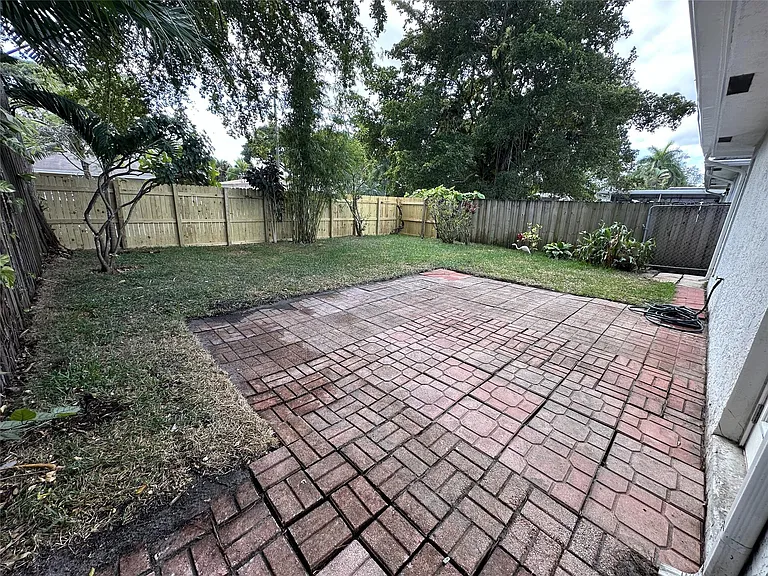 814 SW 12th Pl — Photo 21