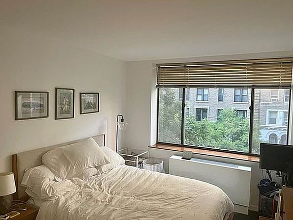 4th image of 130 W 79th St APT 4D