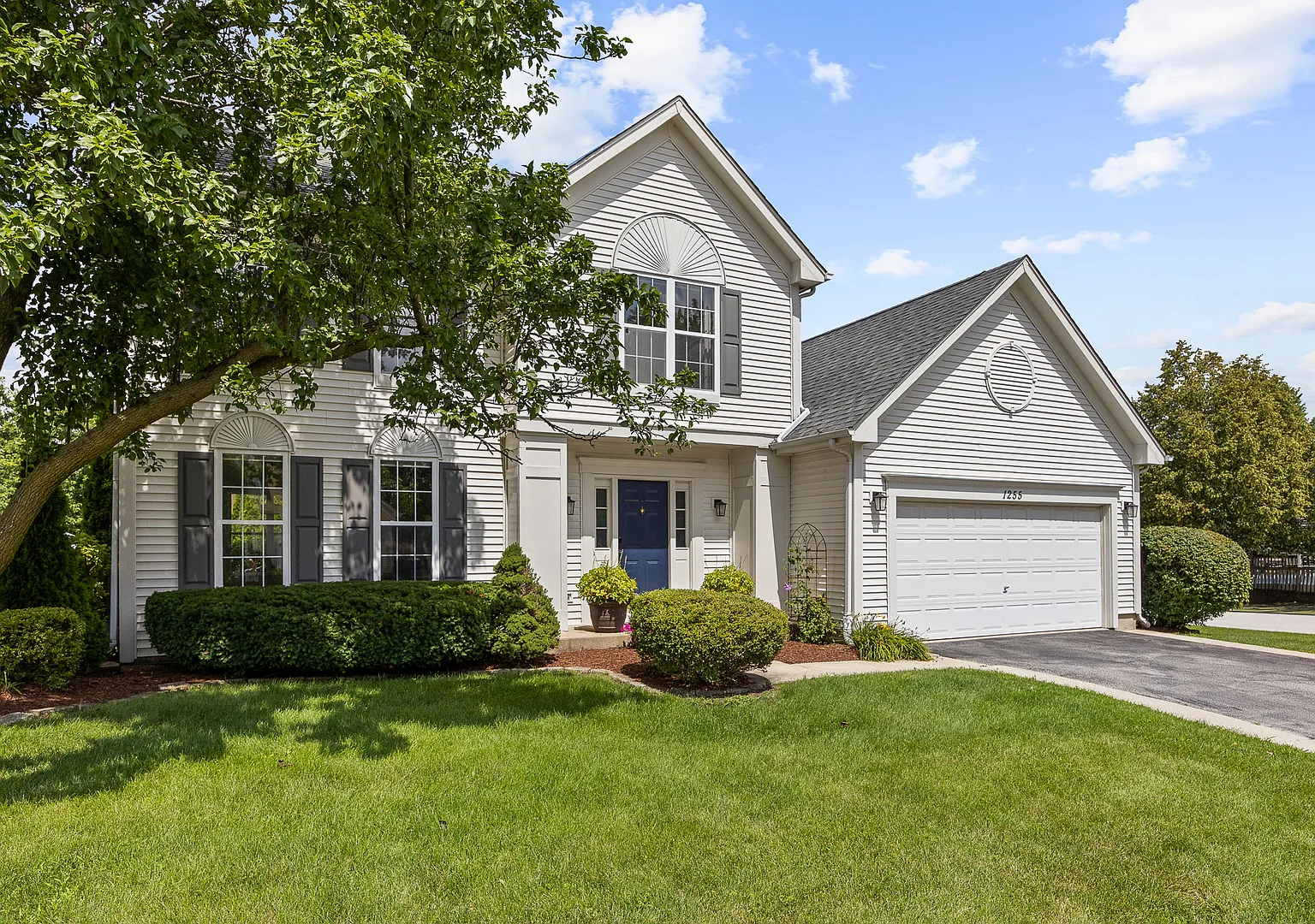 4 bed, 2.5 bath, 2187 sqft, $3,500 — Photo 3