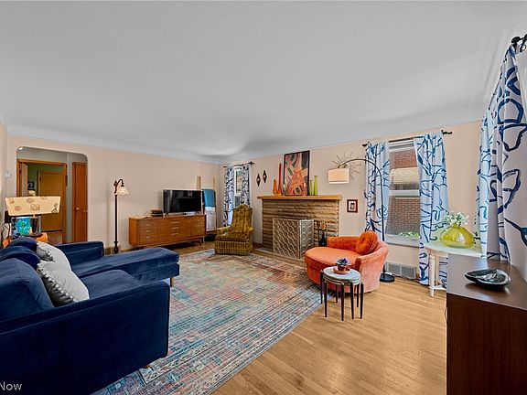 2nd image of 6110 Hollywood Dr
