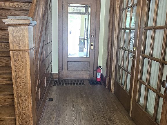 2nd image of 1305 W Jefferson Blvd
