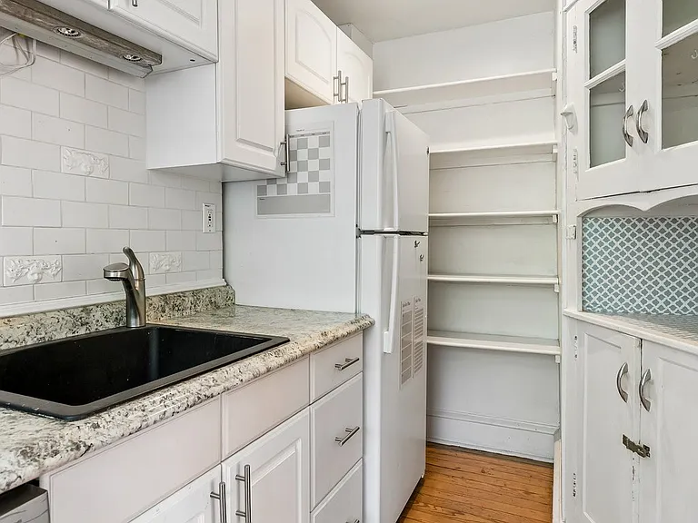 527 S 7th St — Photo 10