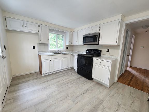 2nd image of 13 Joemar Rd
