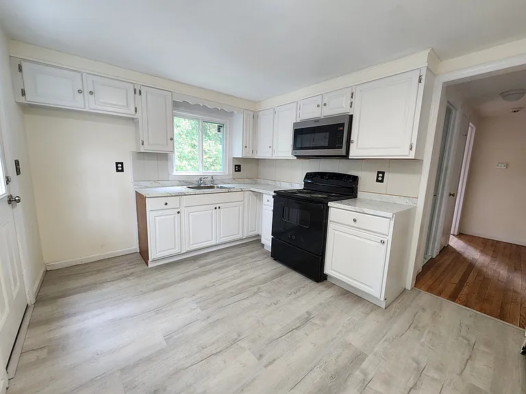 13 Joemar Rd — Photo 2