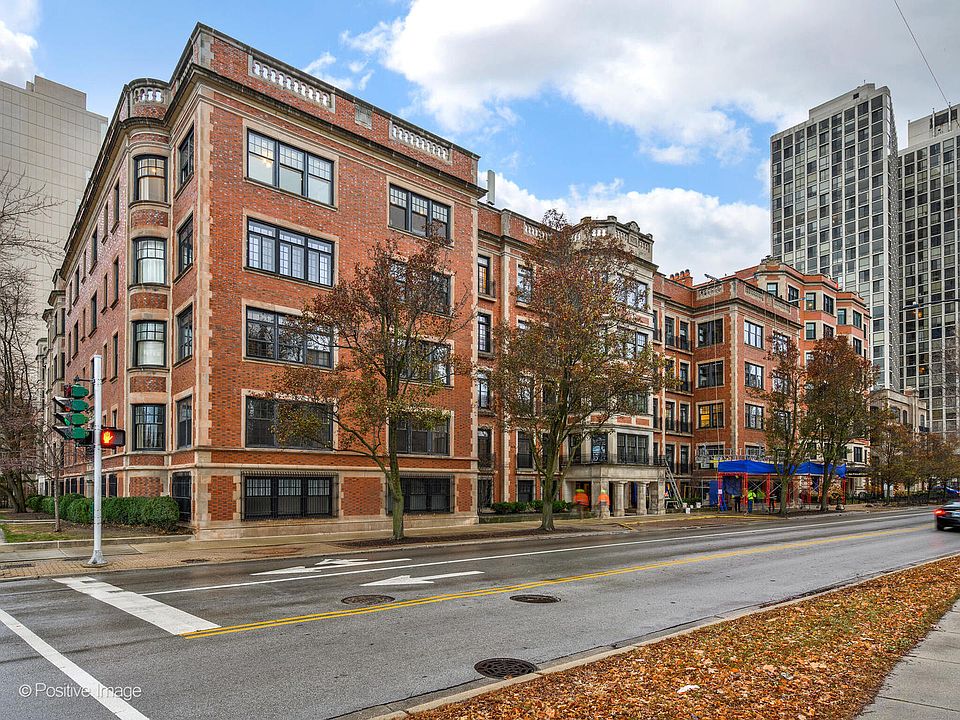 1st image of 305 W Fullerton Pkwy APT 3W