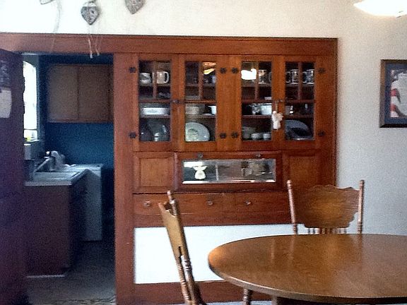 4th image of 103 College St