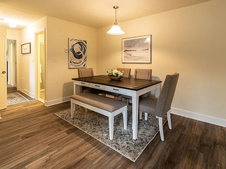 Woodridge Apartments — Photo 6