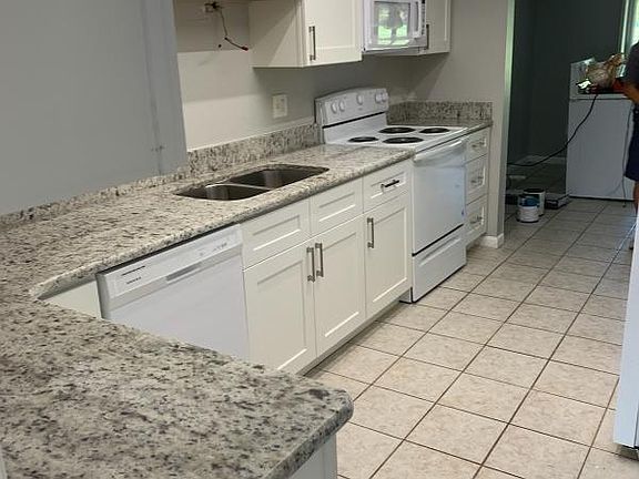 3rd image of 1205 Saint Andrews Dr