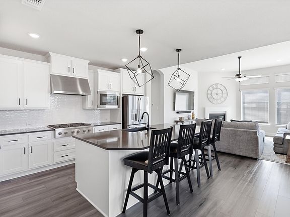 5th image of 603 Crystal View Dr