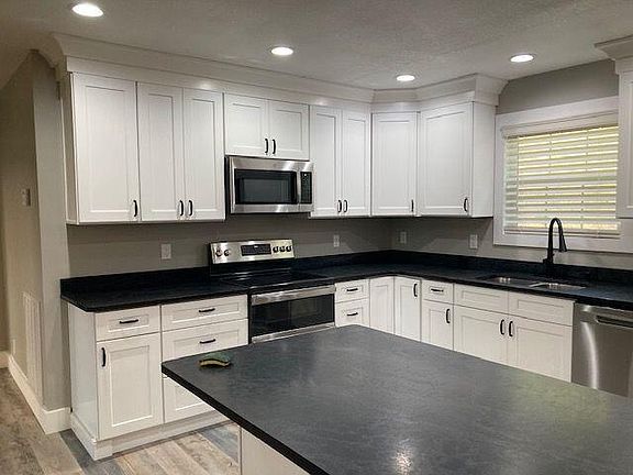 4th image of 186 Mountain Dr