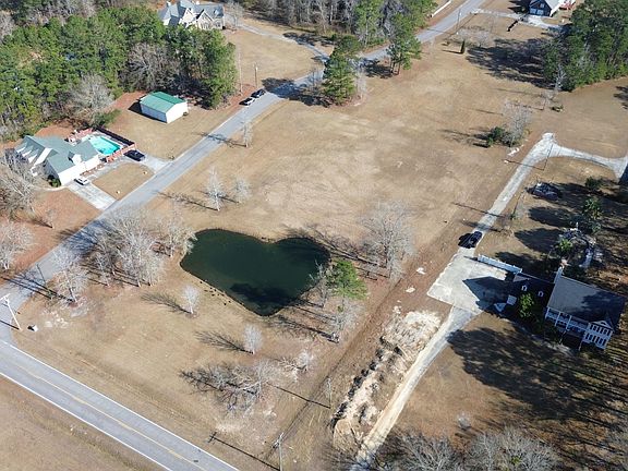 3rd image of 131 Canterhill Ln