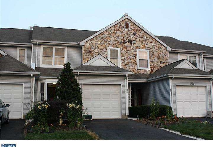 1st image of 12 Yorkshire Dr
