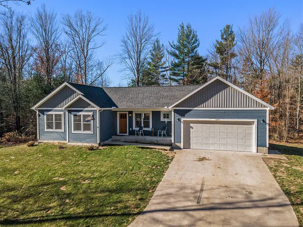 13975 Hickory Rd, Fruitport, MI 49415