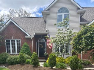 8464 Indian Lake Dr, Findlay, OH 45840